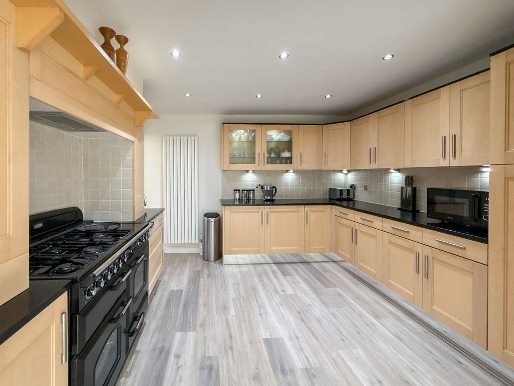 Property photo 3 of 15 Dining Kitchen