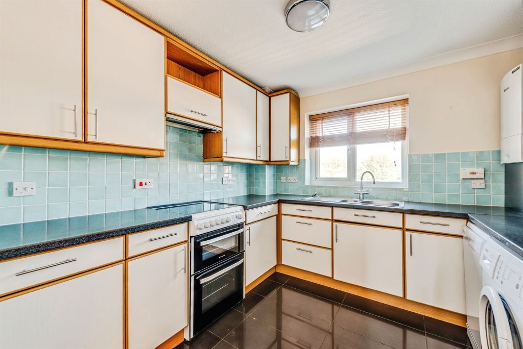 3 bed flat for saleWest Quay, Abingdon OX14 photo 4