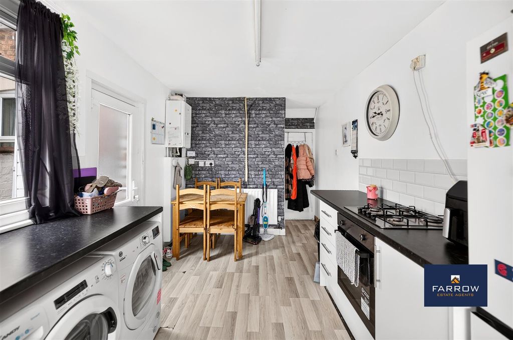 Property photo 3 of 20 Kitchen