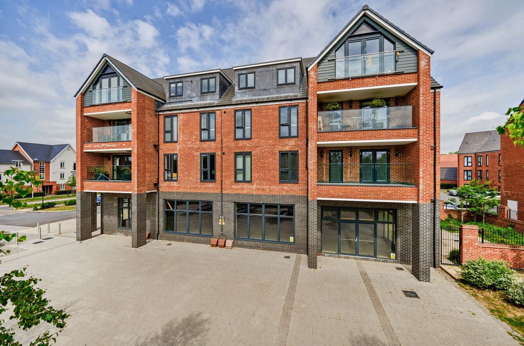 Property photo 1 of 14 1289668-1-682Efe5...