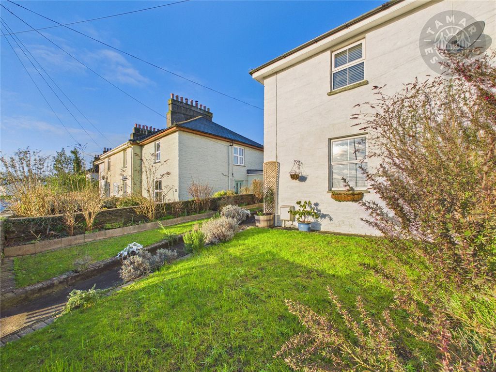 Property photo 3 of 24 Garden Frontage