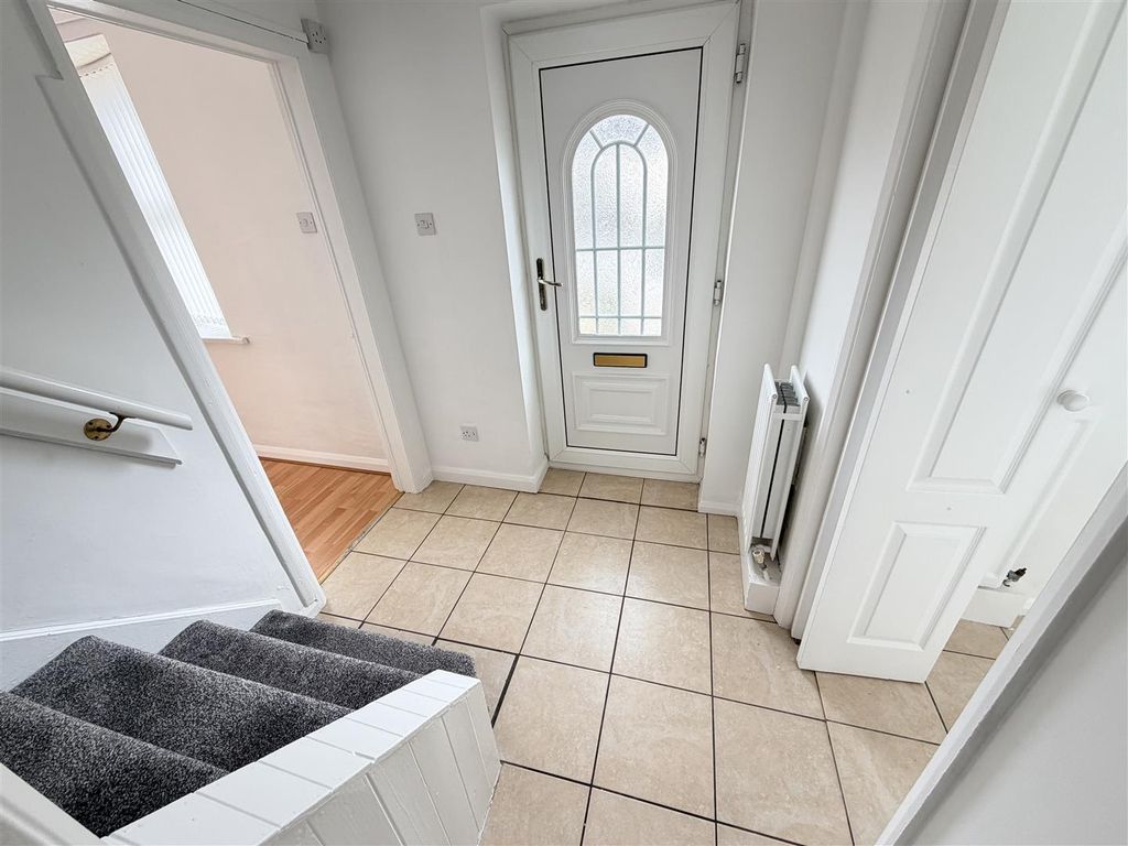 Property photo 3 of 18 Hall