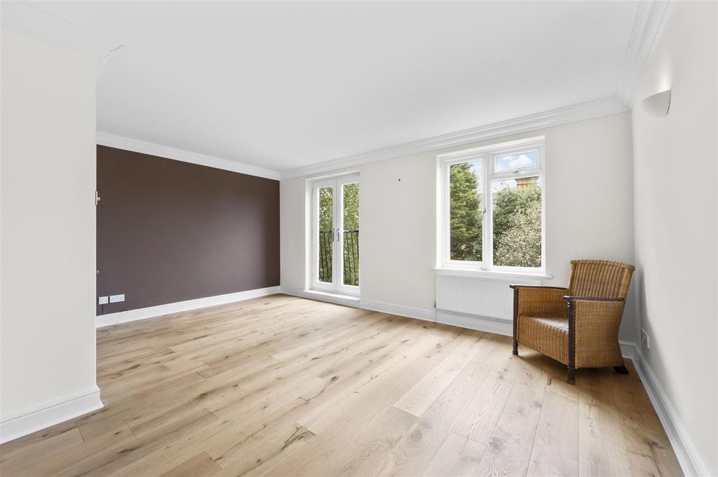 Property photo 2 of 17 18, Southridge Place,4.Jpg