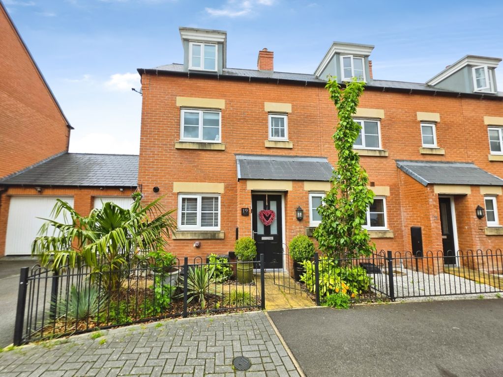 Property photo 2 of 42 Pbox-Img.Jpg