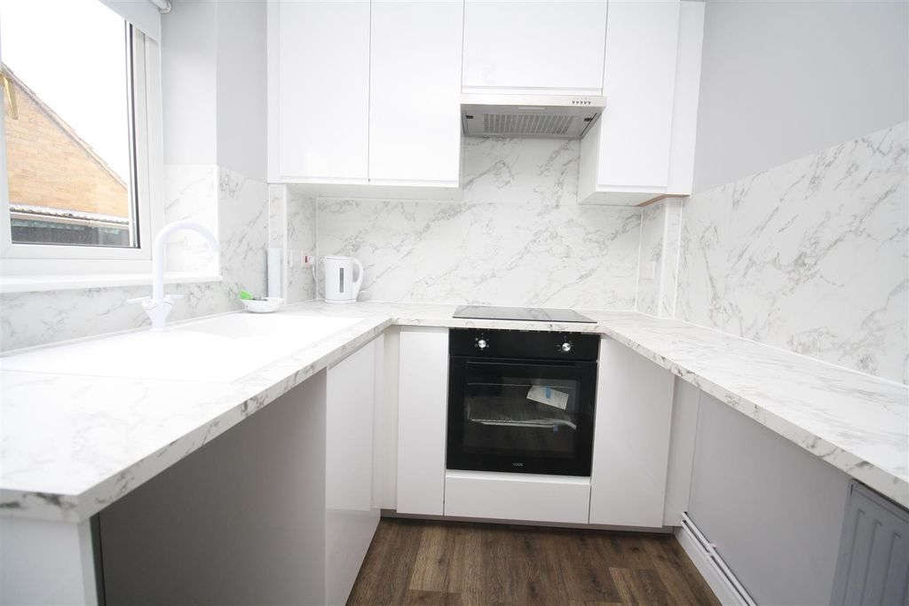 Property photo 2 of 18 Kitchen