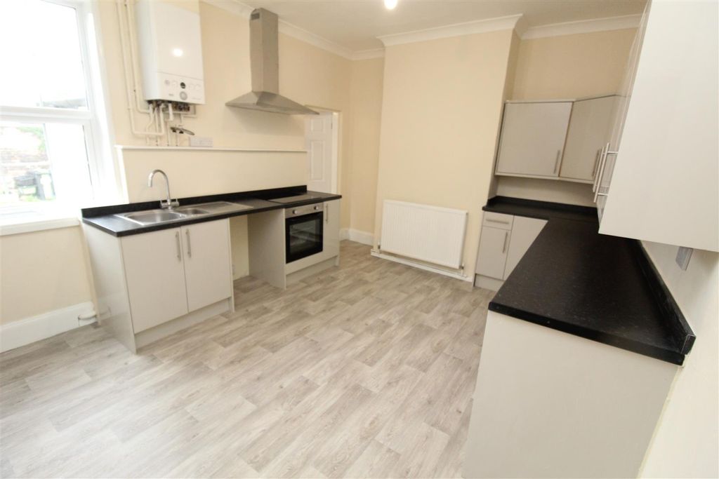 Property photo 2 of 12 Kitchen/Dining Room