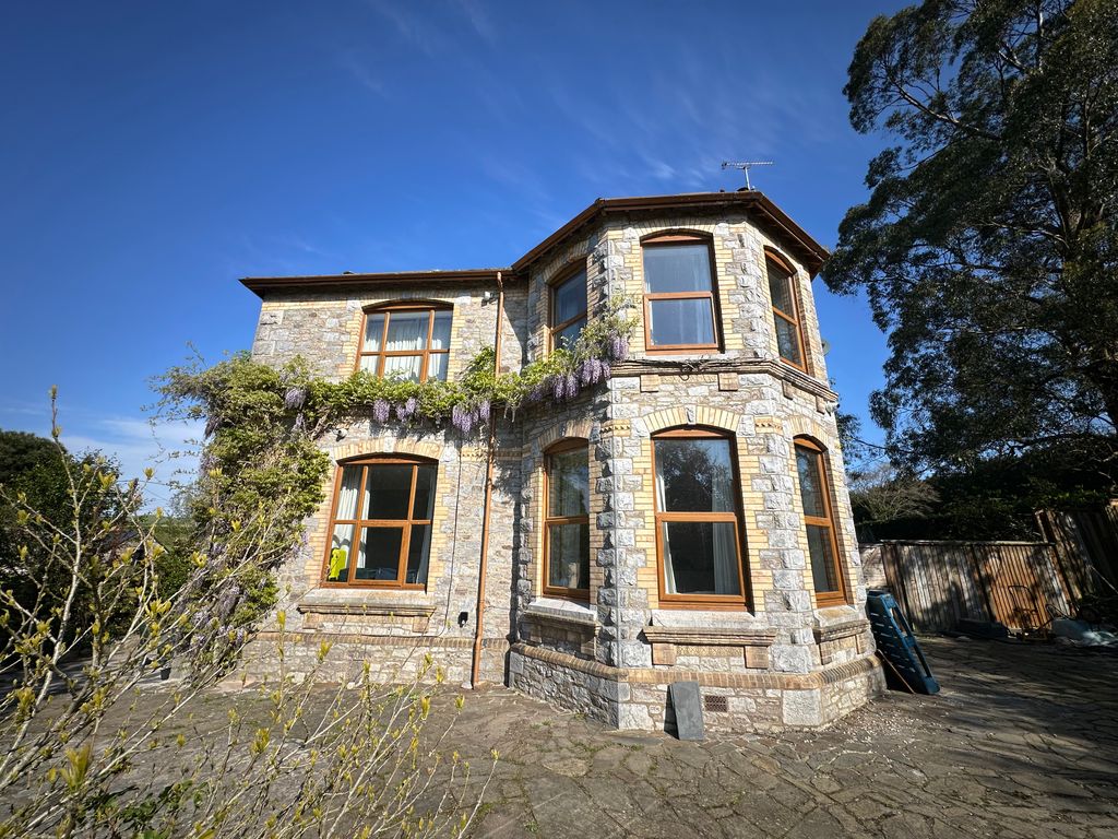 Property photo 1 of 9