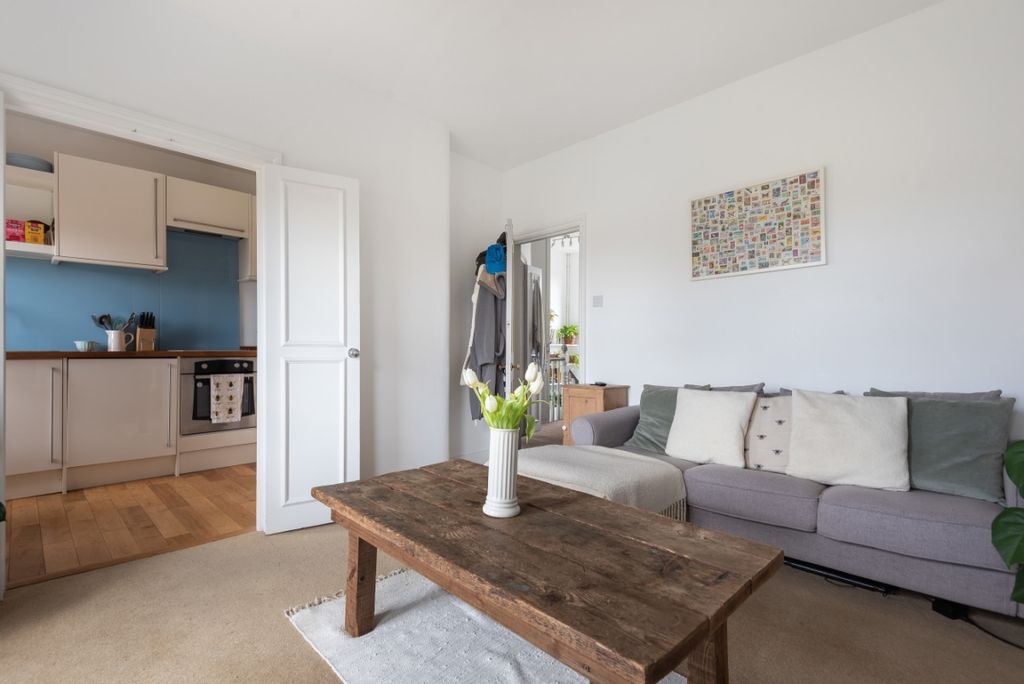 Property photo 2 of 7 820281 (2)