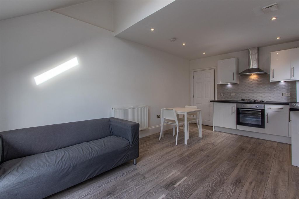 Property photo 2 of 11 Img-7.Jpg