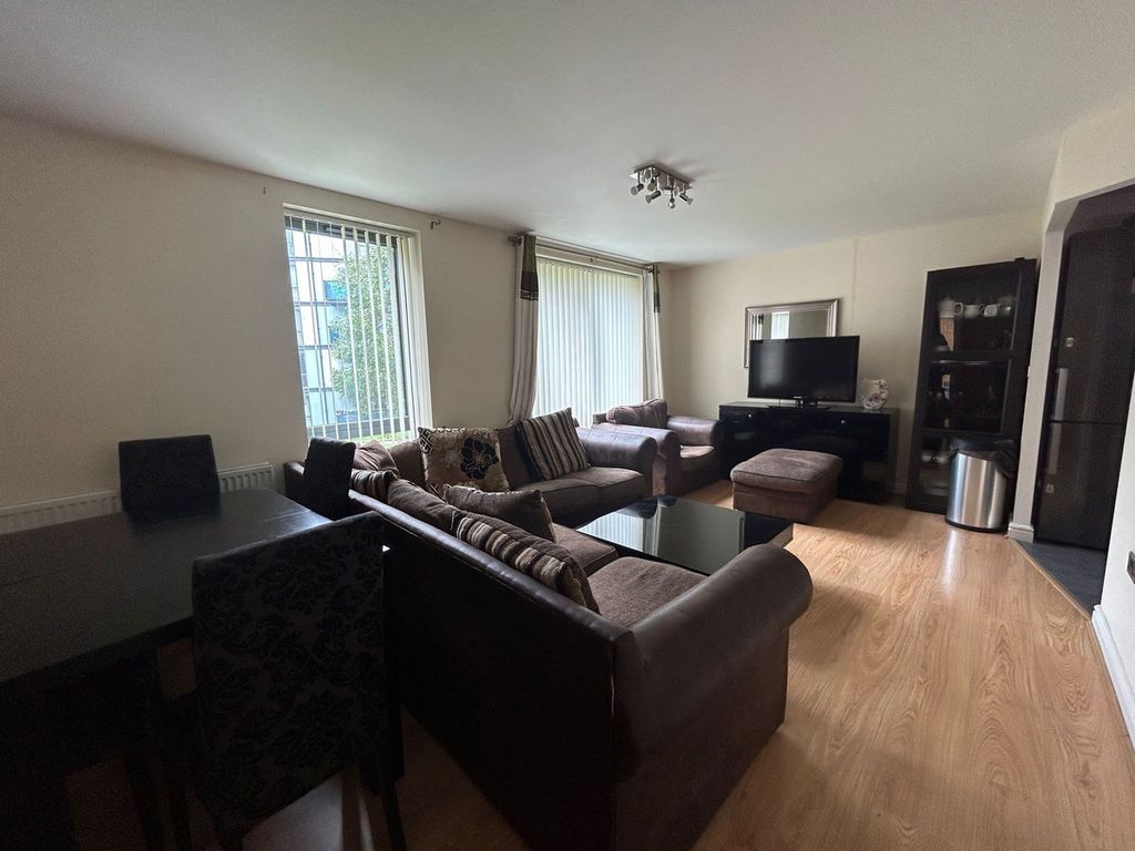 Property photo 2 of 9