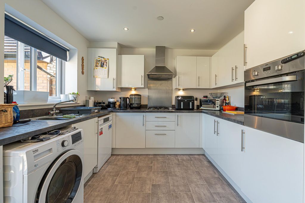 Property photo 2 of 44