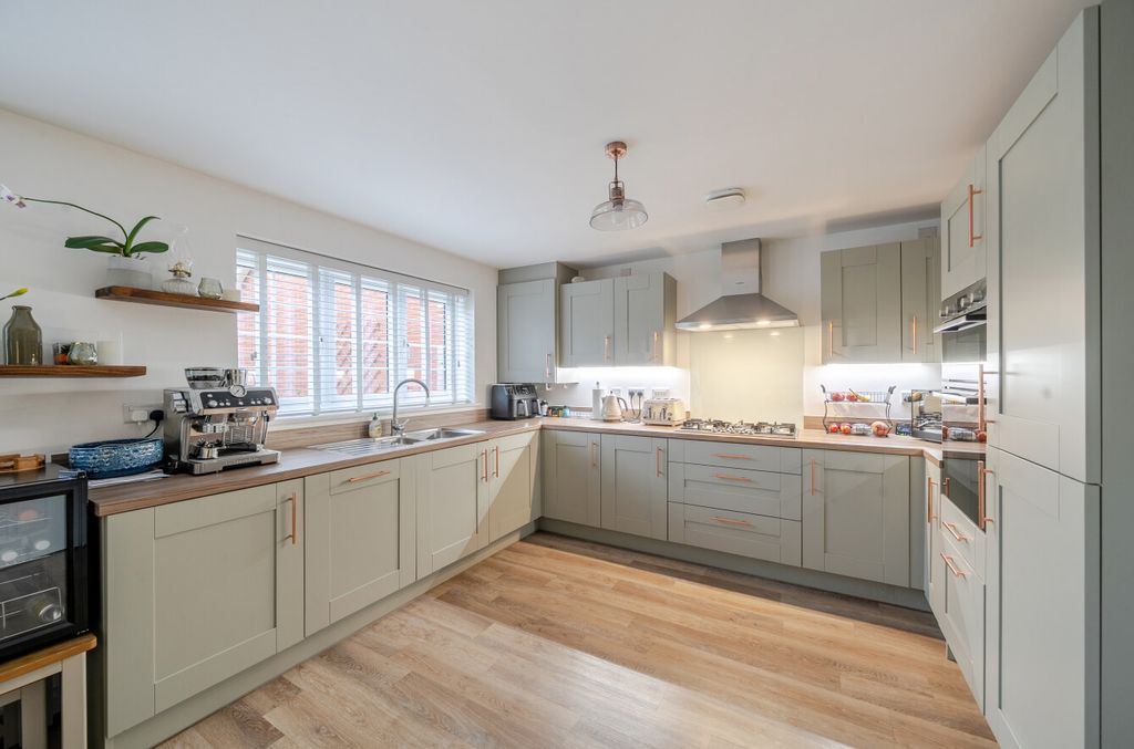 Property photo 2 of 18 Kitchen