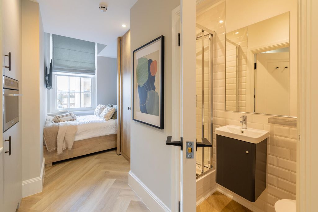 Property photo 1 of 12 Ensuite