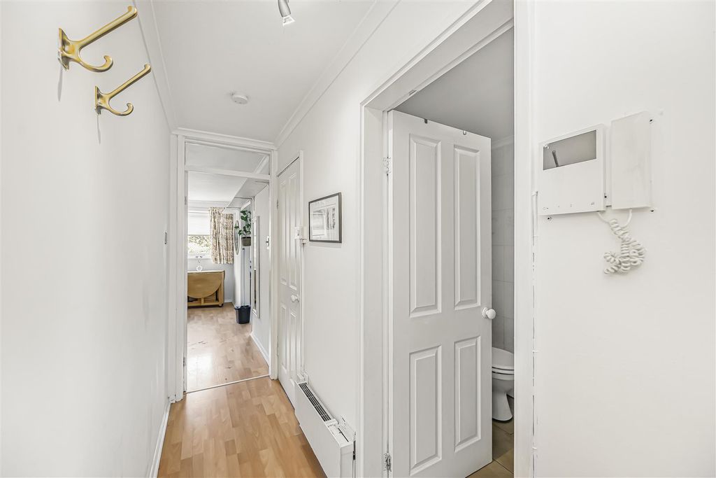 Property photo 2 of 18 15 Lynnwood Close-1.Jpg