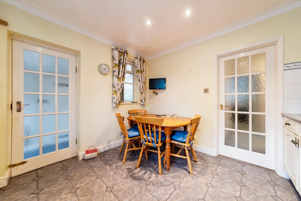 Property photo 3 of 17 Image