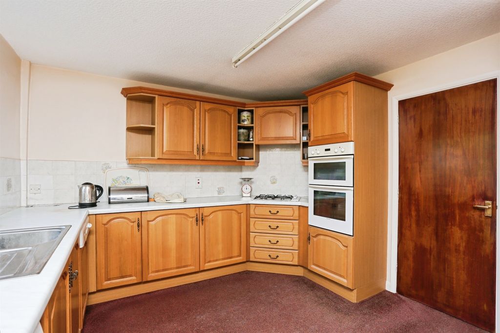 Property photo 3 of 17