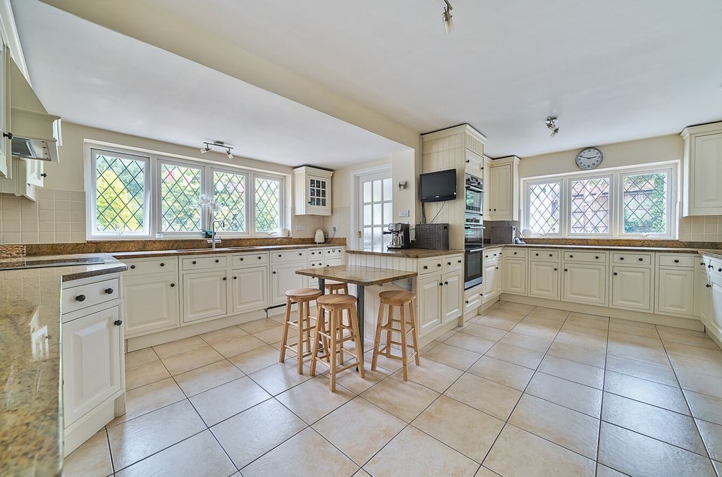 Property photo 3 of 24 1327197-14-68810d...
