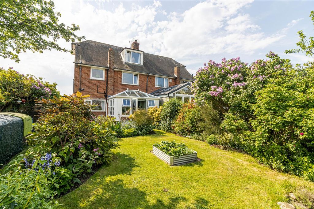 Property photo 1 of 33 Rear Garden