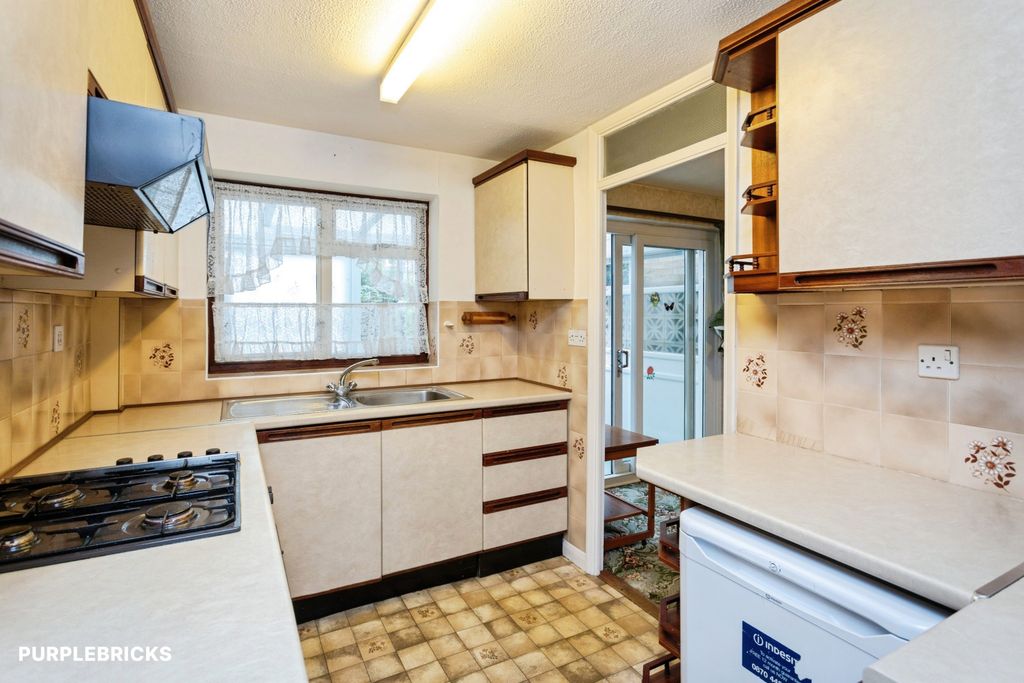 Property photo 3 of 20