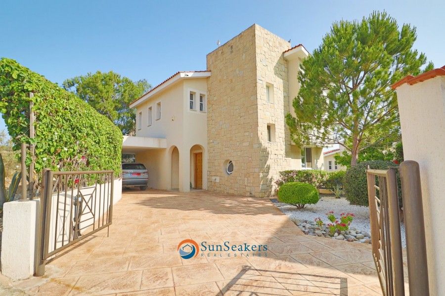 Property photo 1 of 36