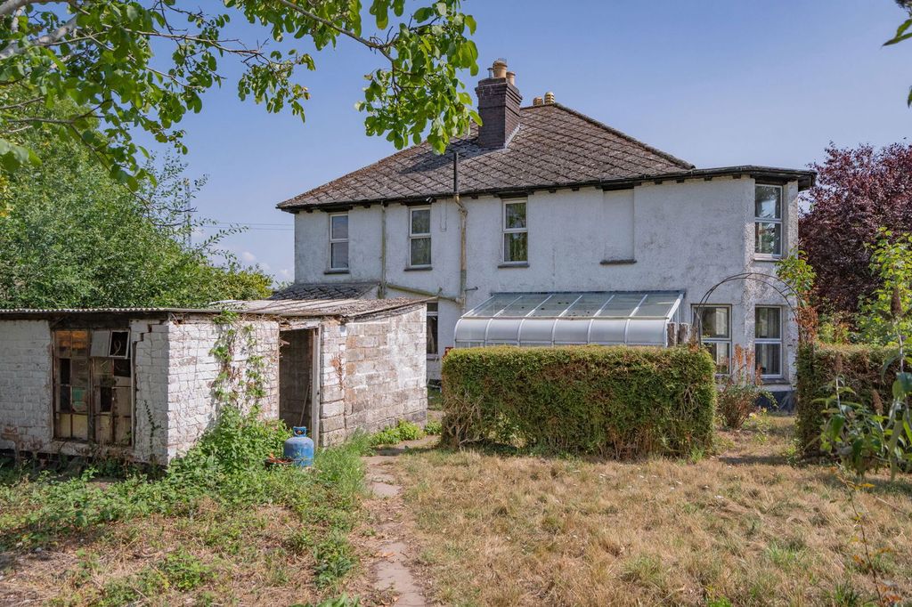 Property photo 2 of 23