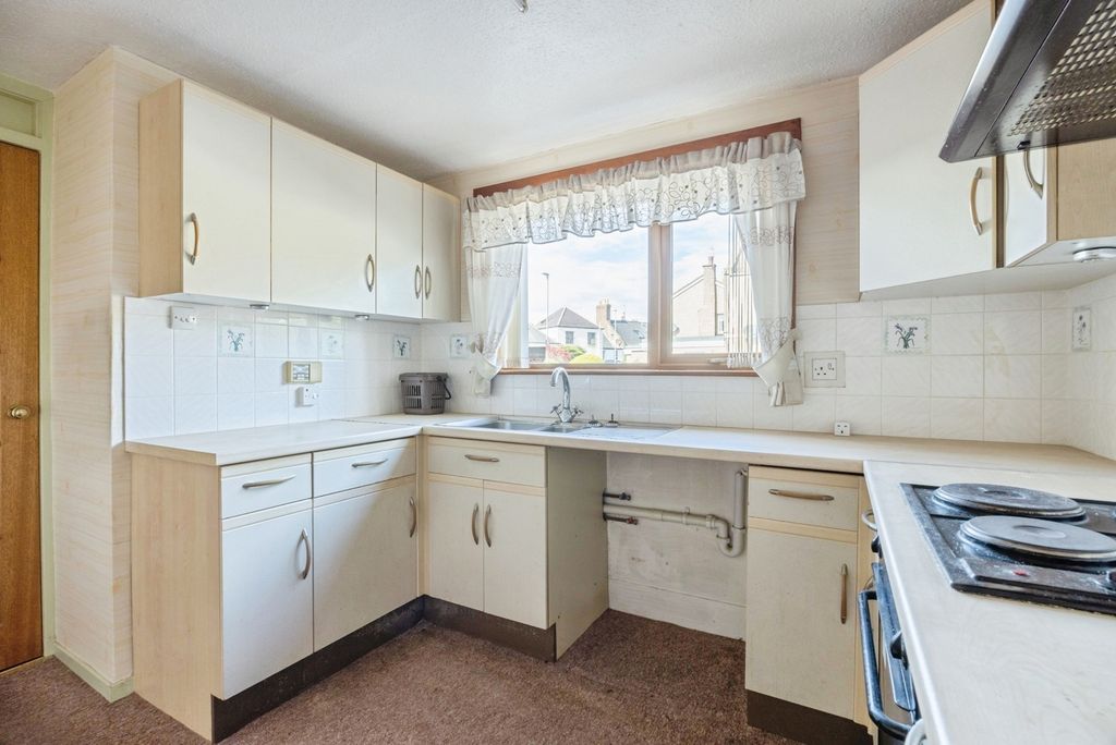 Property photo 3 of 20 Kitchen