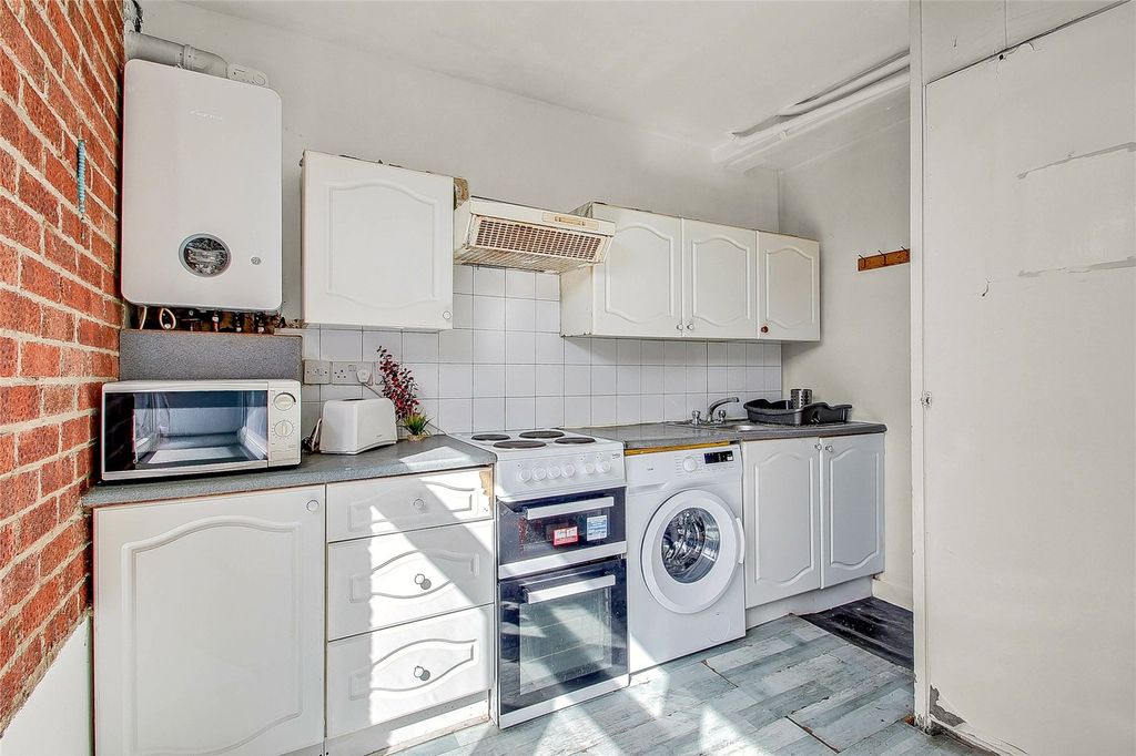Property photo 2 of 11 Kitchen