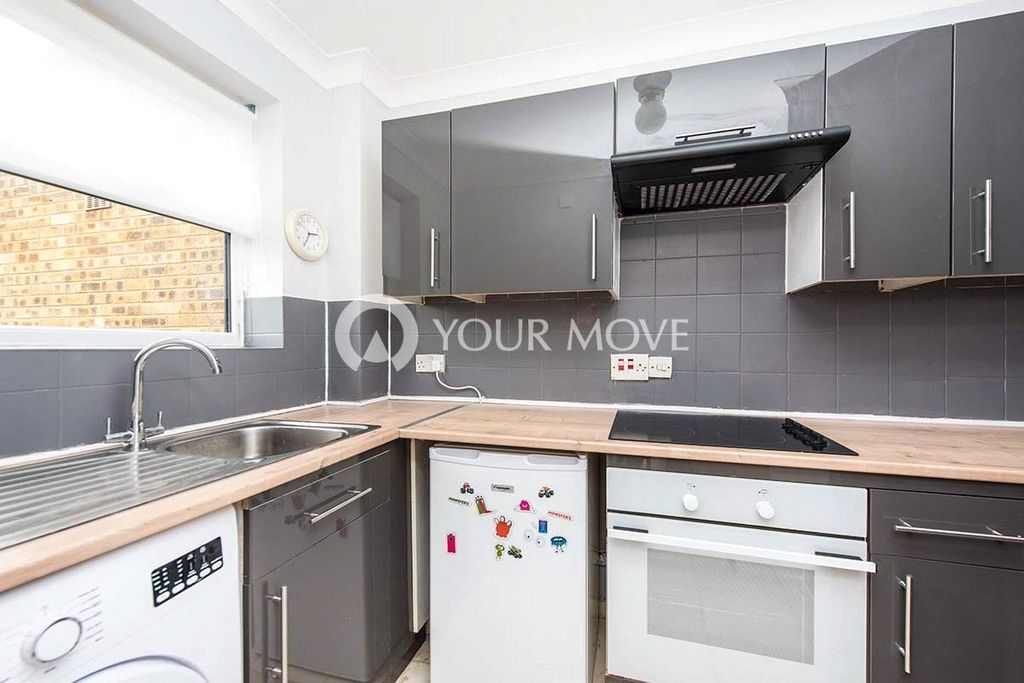 Property photo 3 of 9 Kitchen