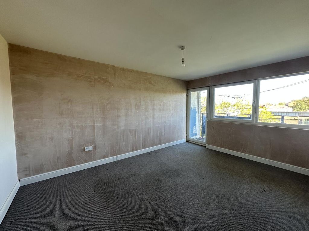 Property photo 1 of 6 Living Room