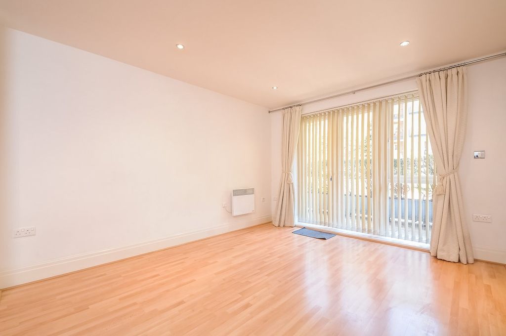 Property photo 3 of 8 Picture No. 02