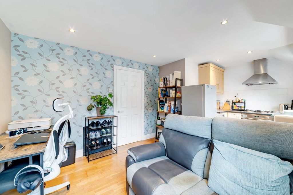 Property photo 3 of 10