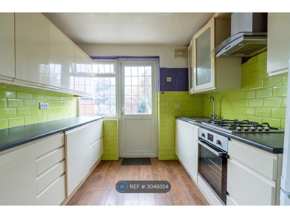 Property photo 3 of 8 Kitchen