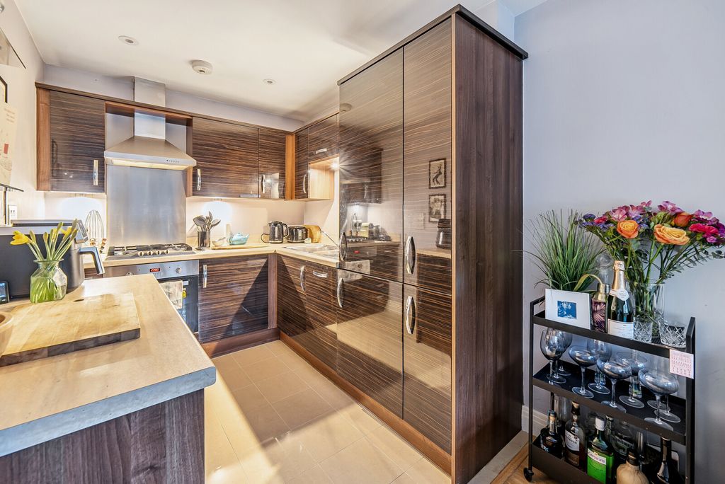 Property photo 3 of 13 1408190-9-6984c44...