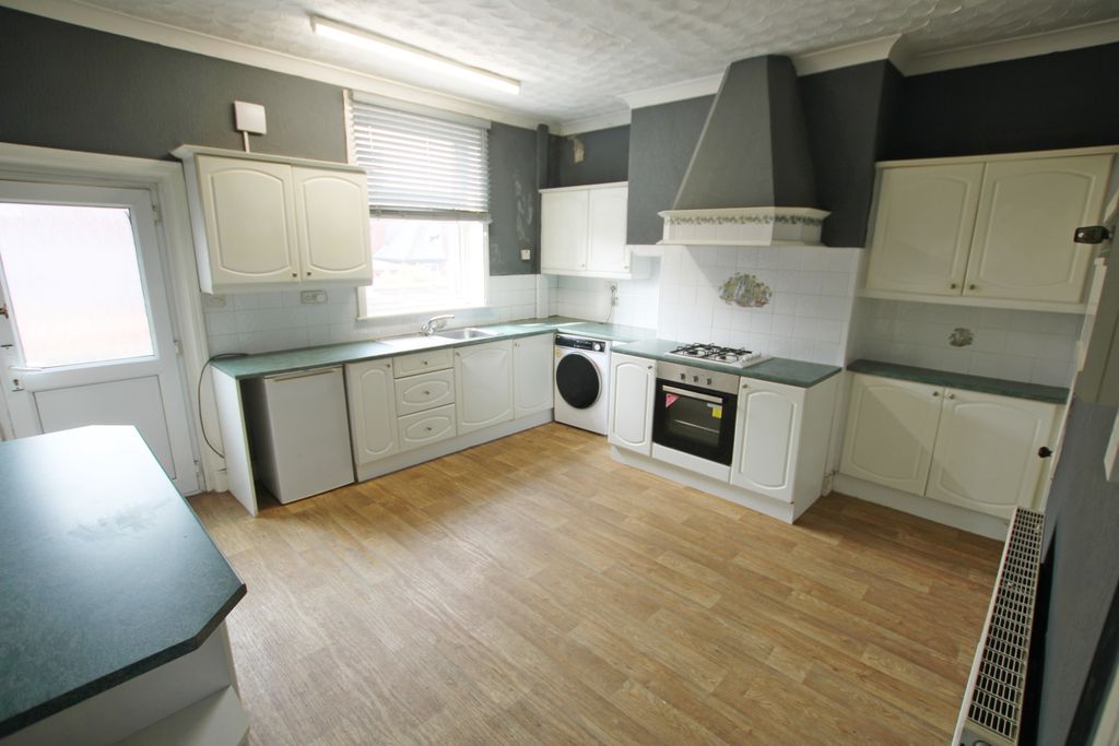 Property photo 3 of 7 3