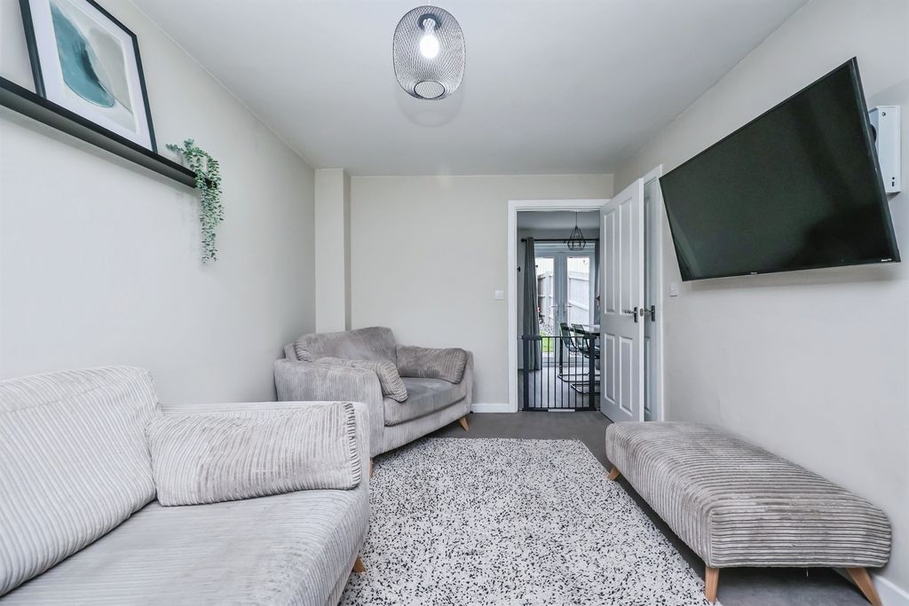 Property photo 3 of 22