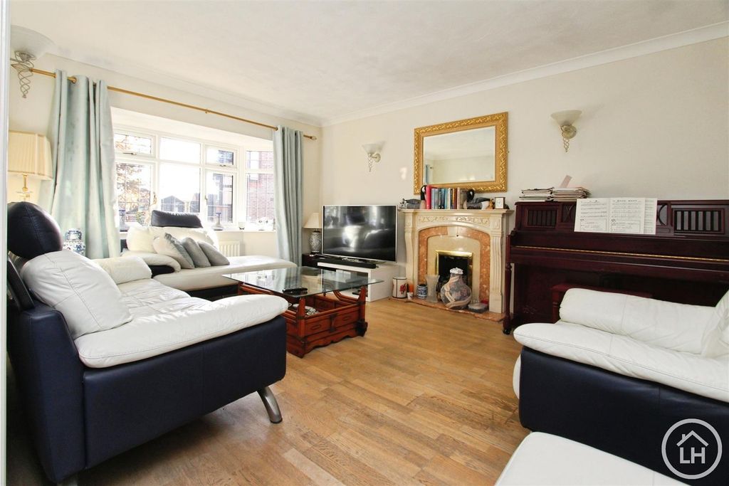 Property photo 2 of 21 Lounge