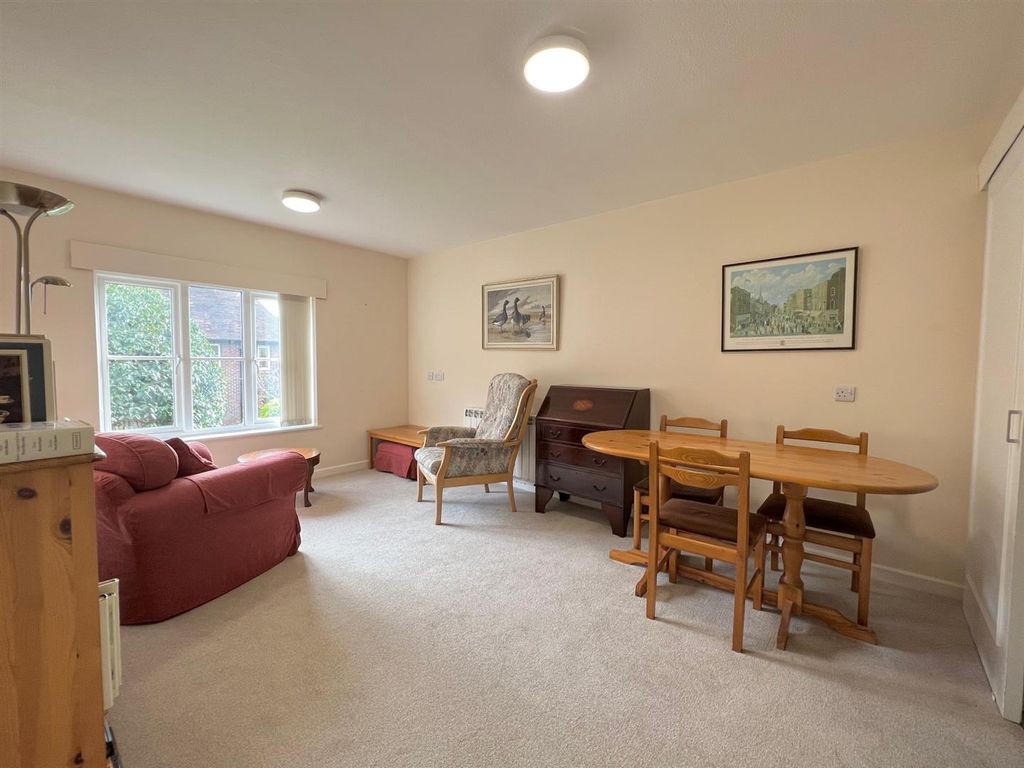Property photo 2 of 11
