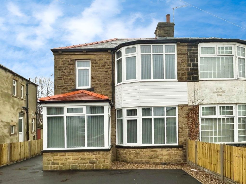 Property photo 1 of 11 Peckover Drive