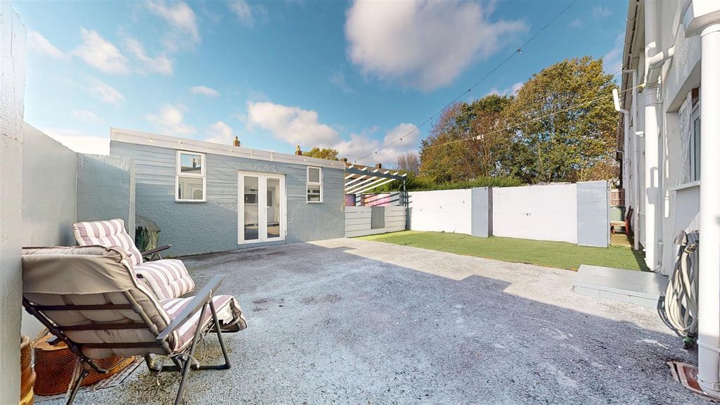 Property photo 3 of 31 Downway Lane Rear Garden