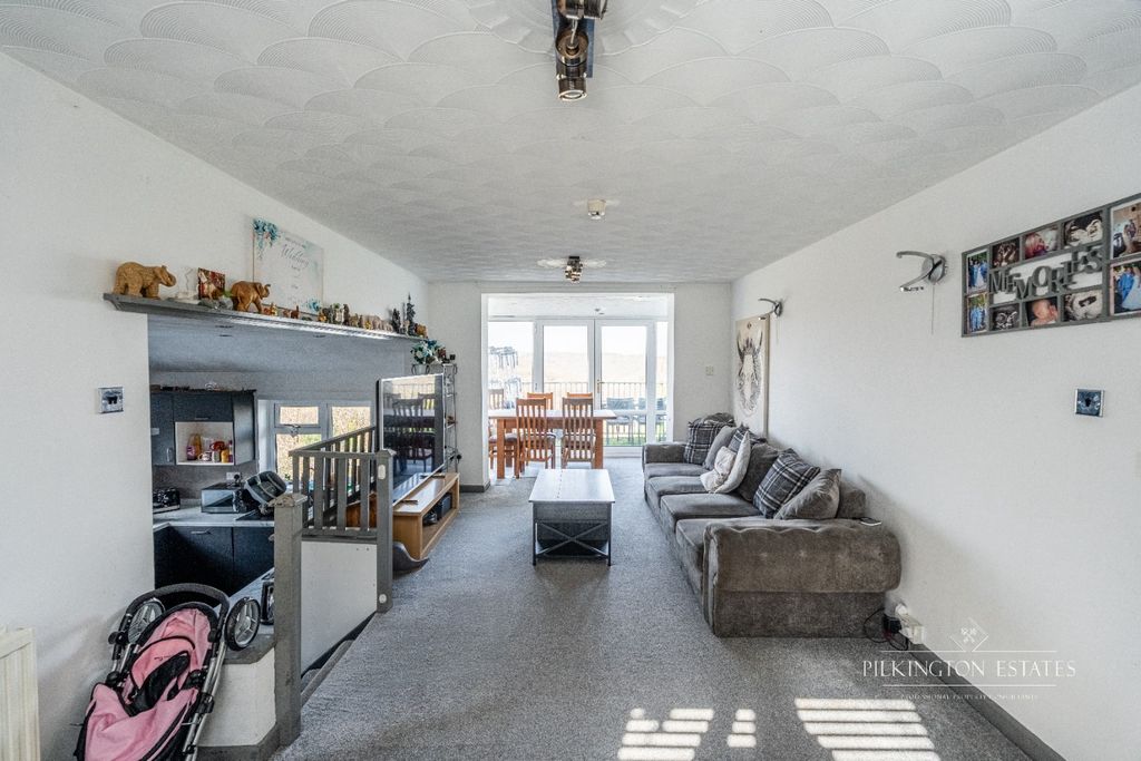 Property photo 3 of 17 4975292