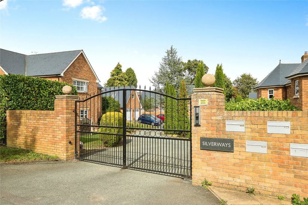 Property photo 3 of 31 Gated Access