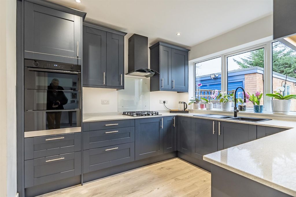 Property photo 2 of 15 Kitchen 2