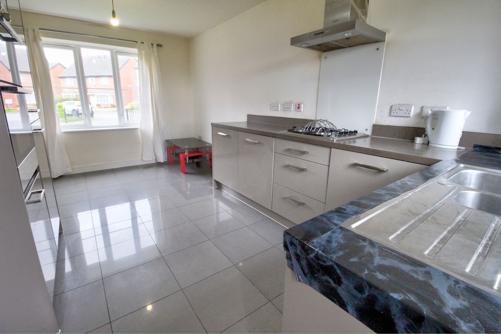 Property photo 3 of 14 Kitchen Dining Room 1