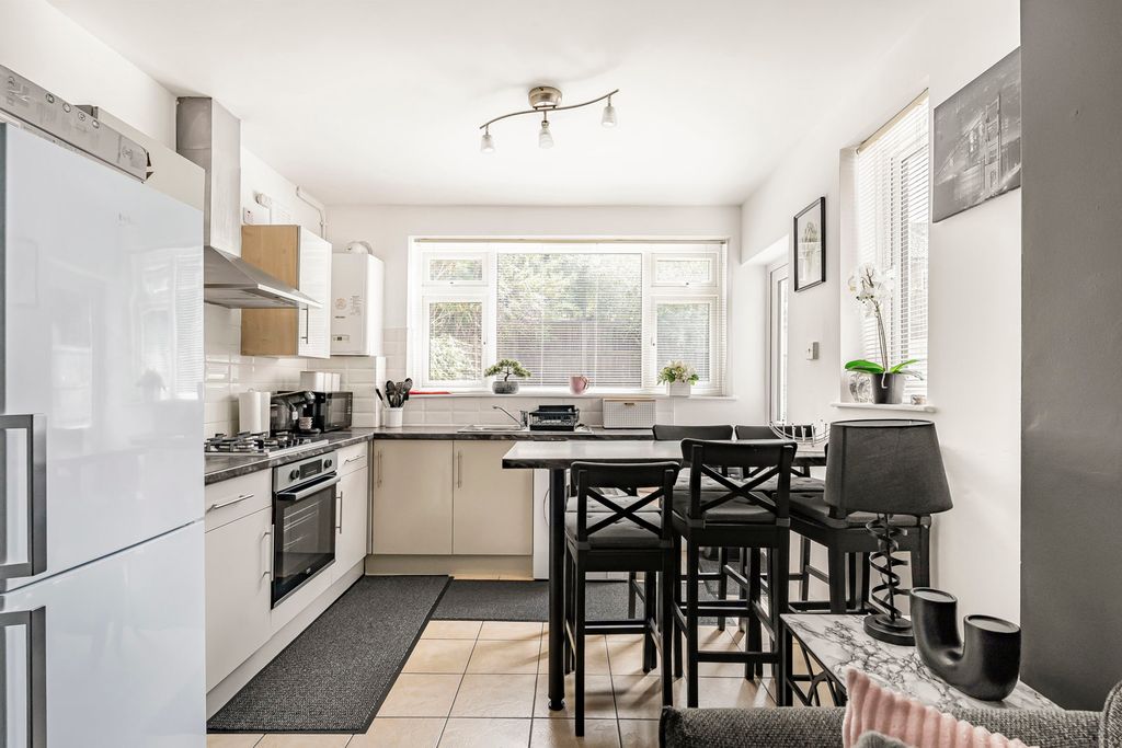 Property photo 3 of 19 Kitchen