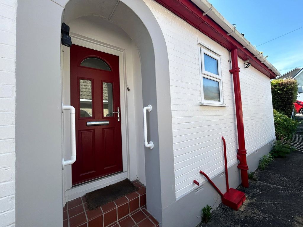 Property photo 3 of 16 Picture No. 16