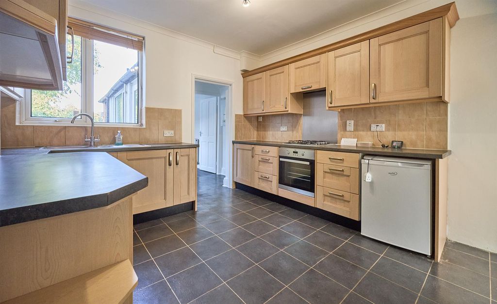 Property photo 3 of 14 Queens Rd Hk 2.Jpg