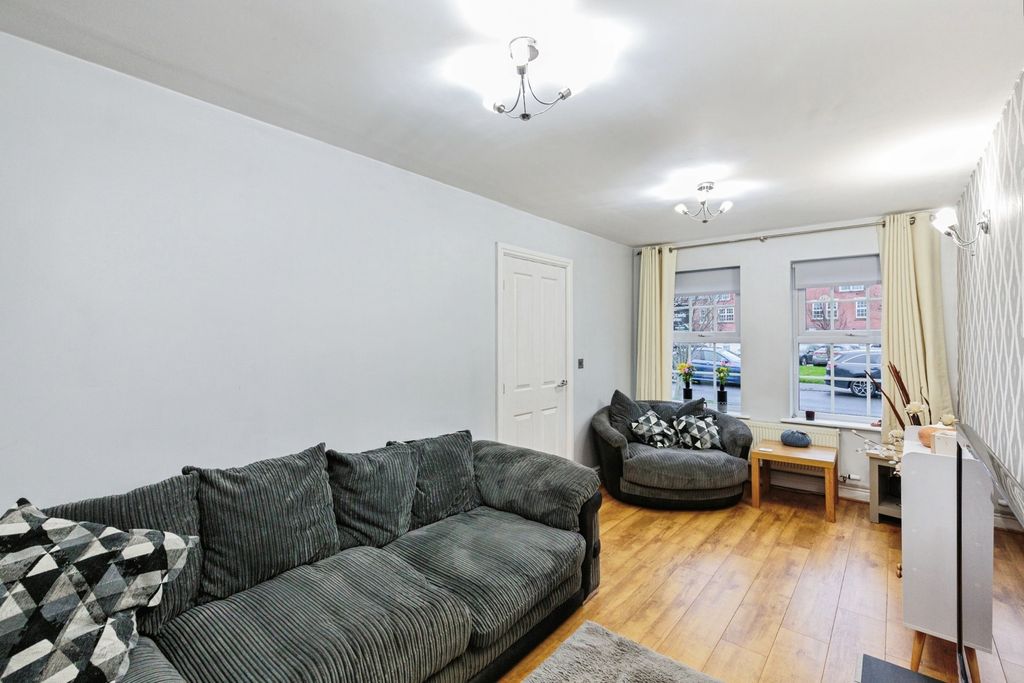 Property photo 3 of 16 Photo