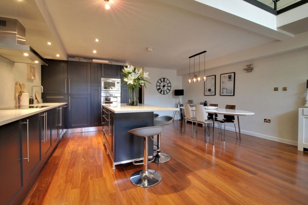 Property photo 3 of 24