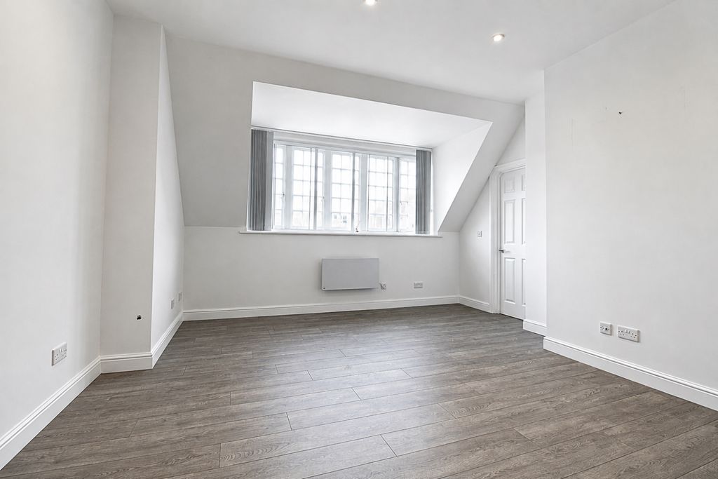 Property photo 2 of 7 A1E84A75-6654-47B7-9Ece-F76c2Ef4Fe9B