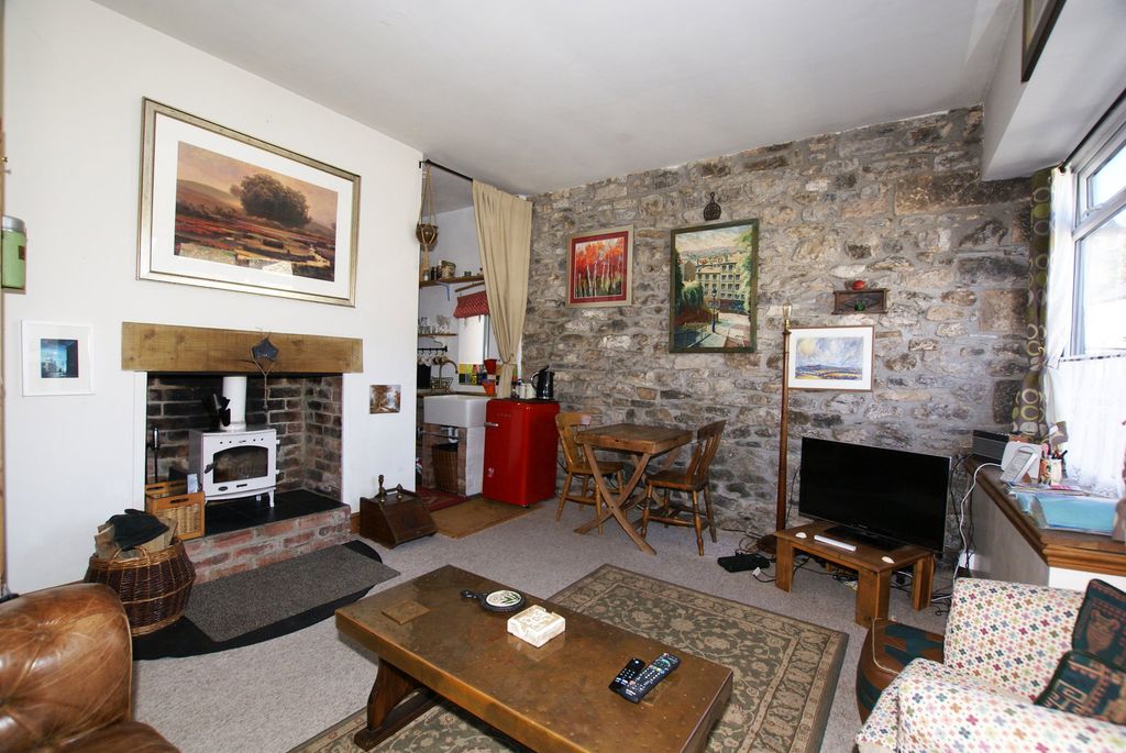 Property photo 2 of 8